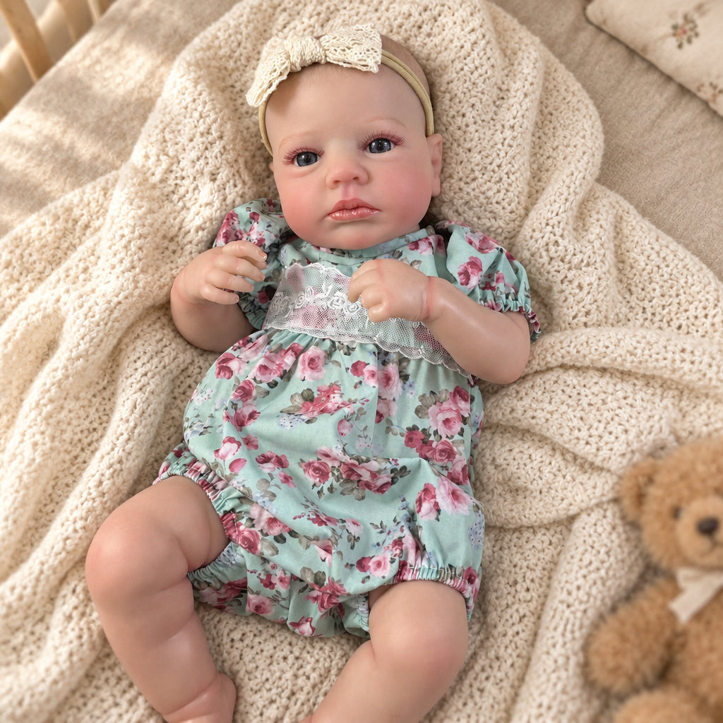 Alice et Rose, jumelles reborn éveillées dans leurs tenues