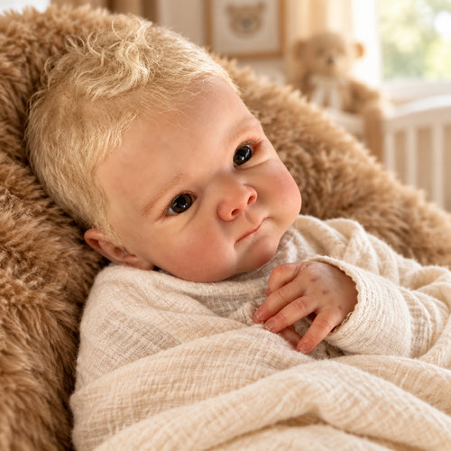 Léon, bébé reborn garçon éveillé 50 cm, détail du visage